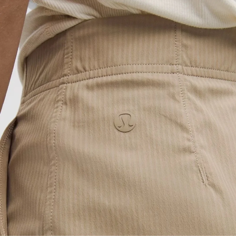 NWT Lululemon Dance Studio Slim-Fit HR Flared Pant in Sheer Oak - Picture 5 of 9